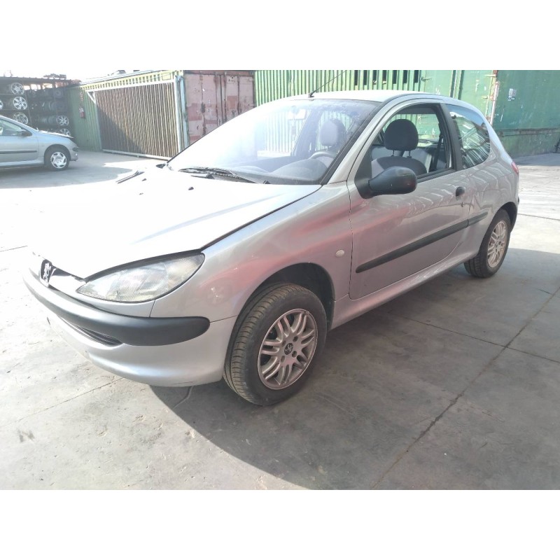 peugeot 206 berlina del año 2001