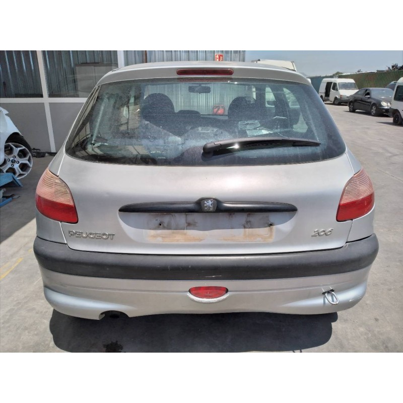 peugeot 206 berlina del año 2001