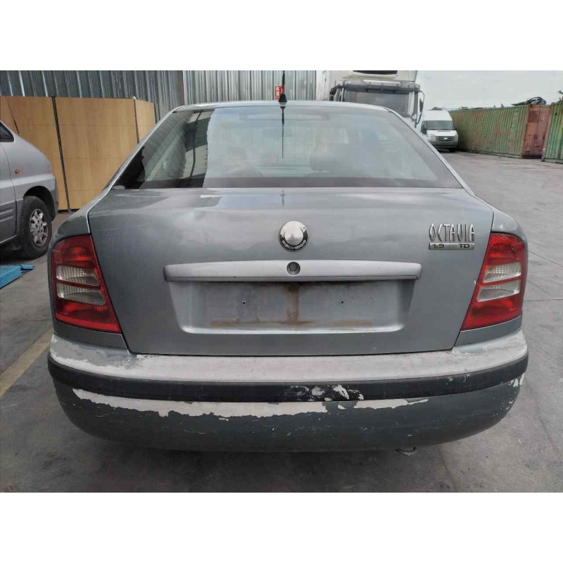 skoda octavia berlina (1u2) del año 2002