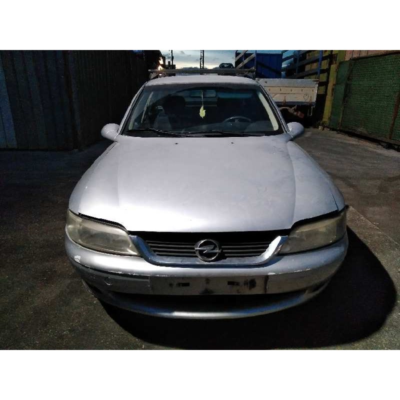opel vectra b berlina del año 2000
