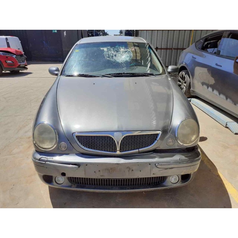 lancia lybra berlina del año 2000
