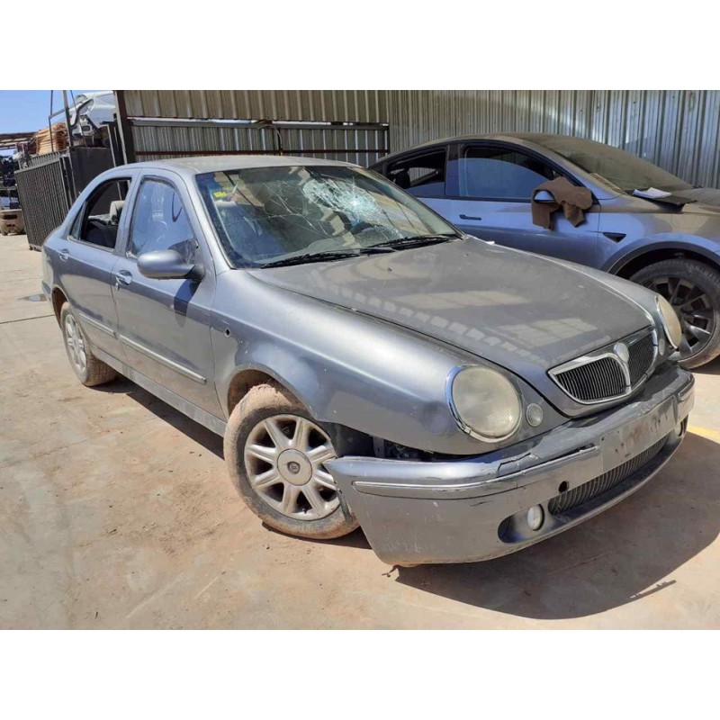 lancia lybra berlina del año 2000