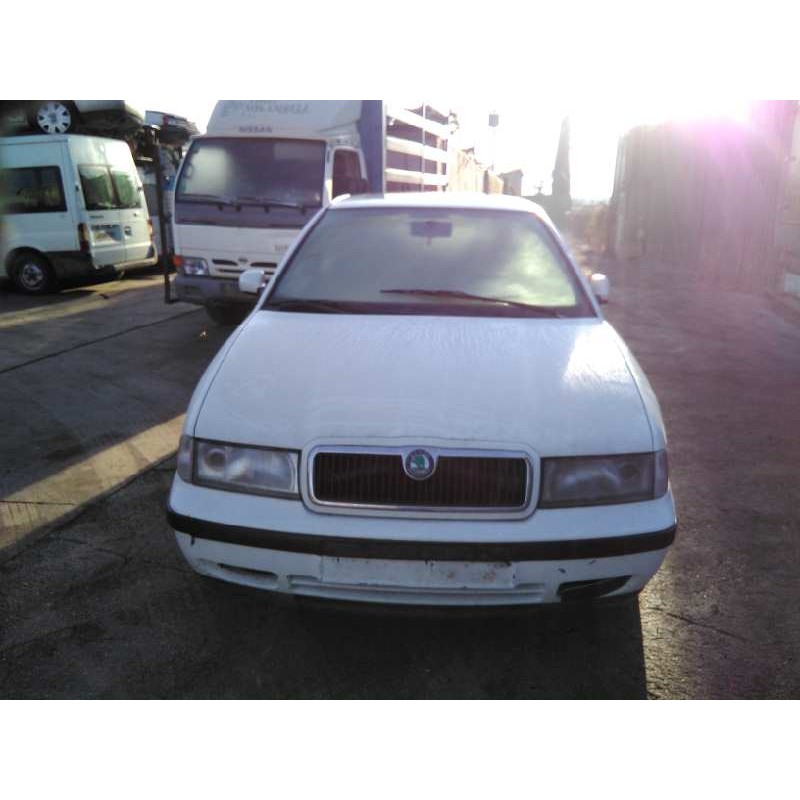 skoda octavia berlina (1u2) del año 2000