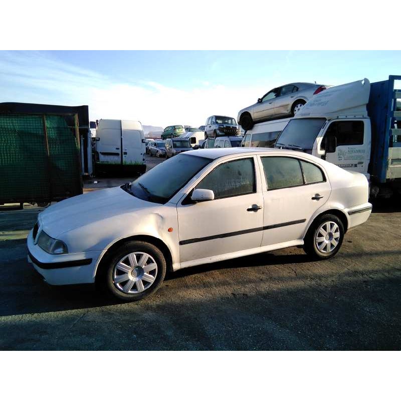 skoda octavia berlina (1u2) del año 2000