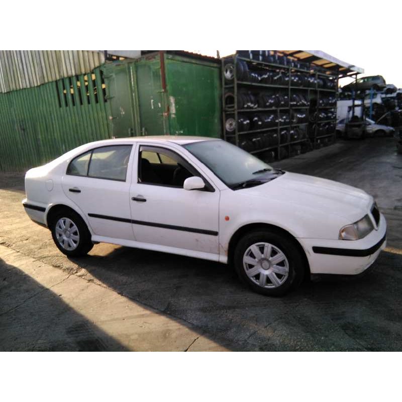 skoda octavia berlina (1u2) del año 2000