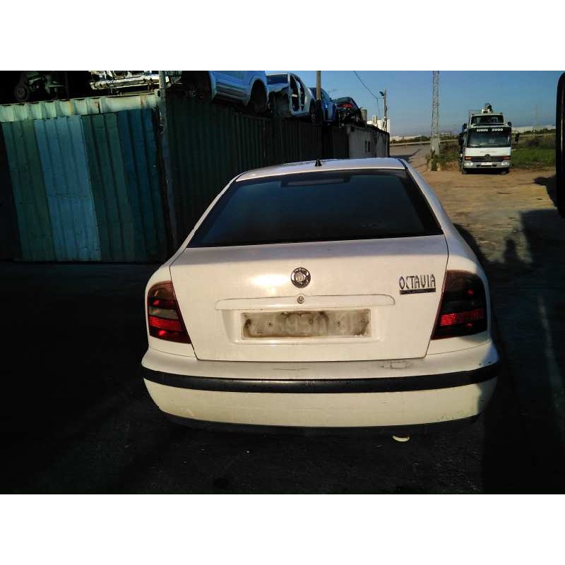 skoda octavia berlina (1u2) del año 2000