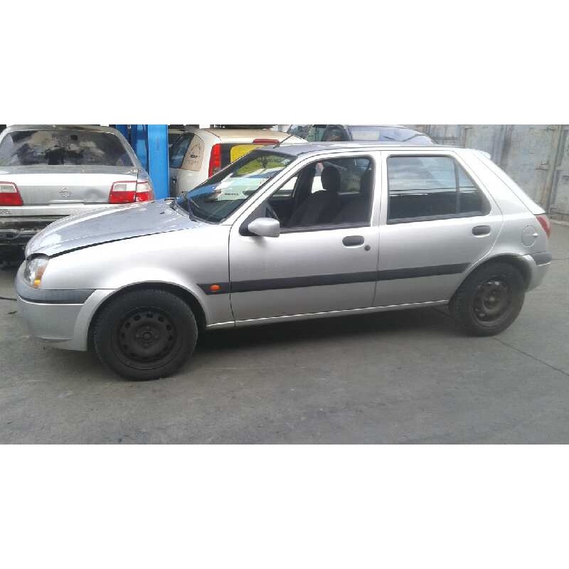 ford fiesta berlina (dx) del año 2002