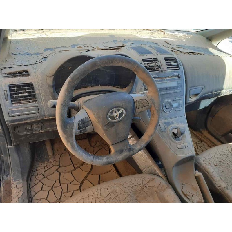 toyota auris del año 2011