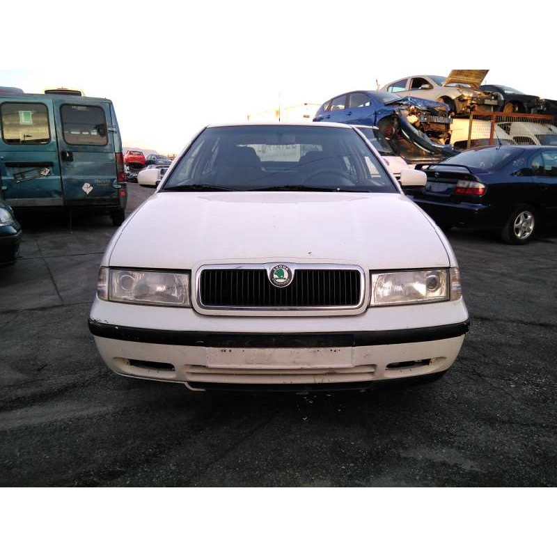 skoda octavia berlina (1u2) del año 1999