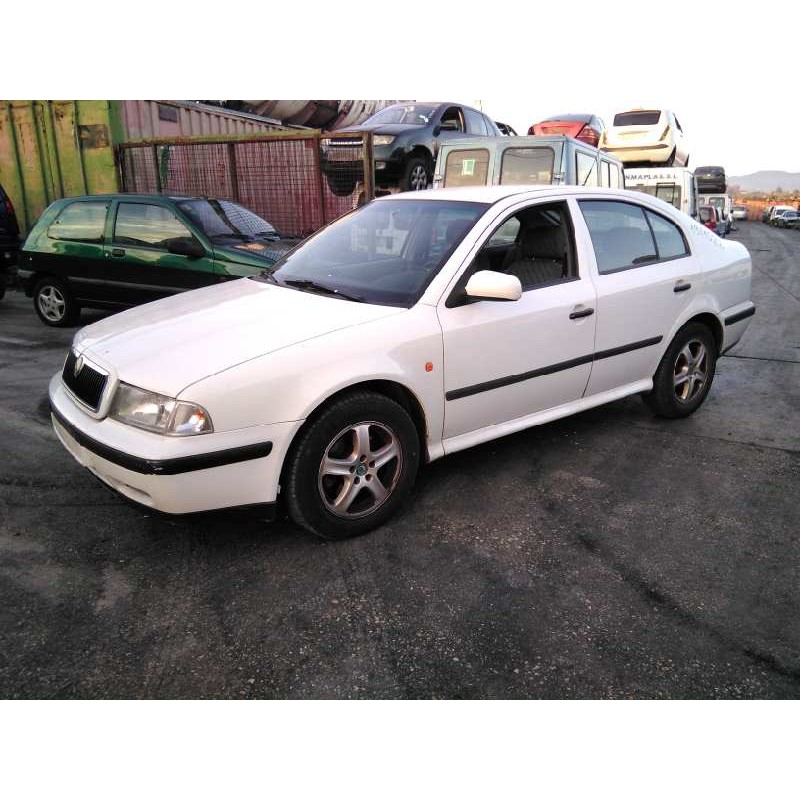 skoda octavia berlina (1u2) del año 1999