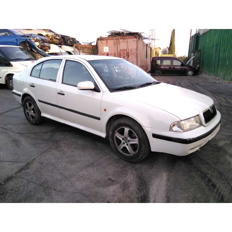 skoda octavia berlina (1u2) del año 1999