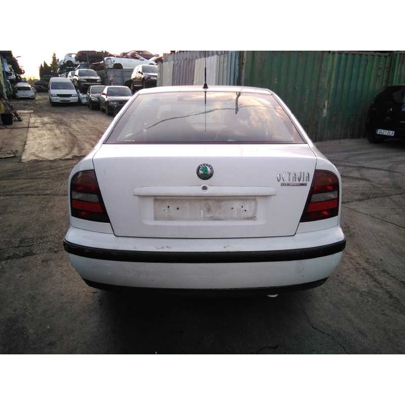skoda octavia berlina (1u2) del año 1999