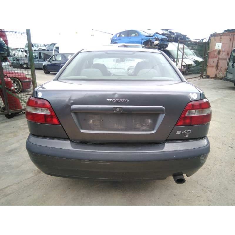 volvo s40 berlina del año 2002