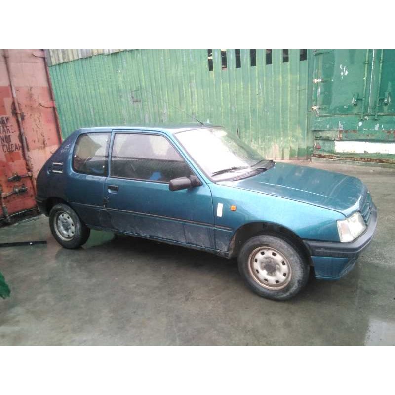 peugeot 205 berlina del año 1996