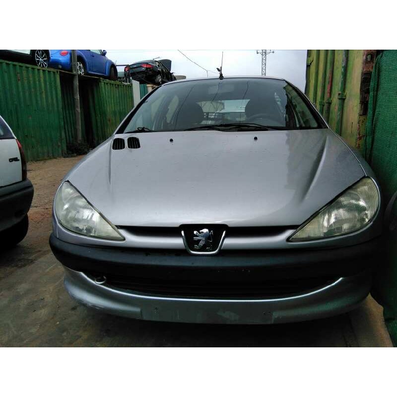 peugeot 206 berlina del año 2001