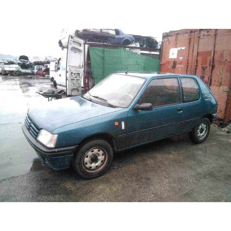 peugeot 205 berlina del año 1996