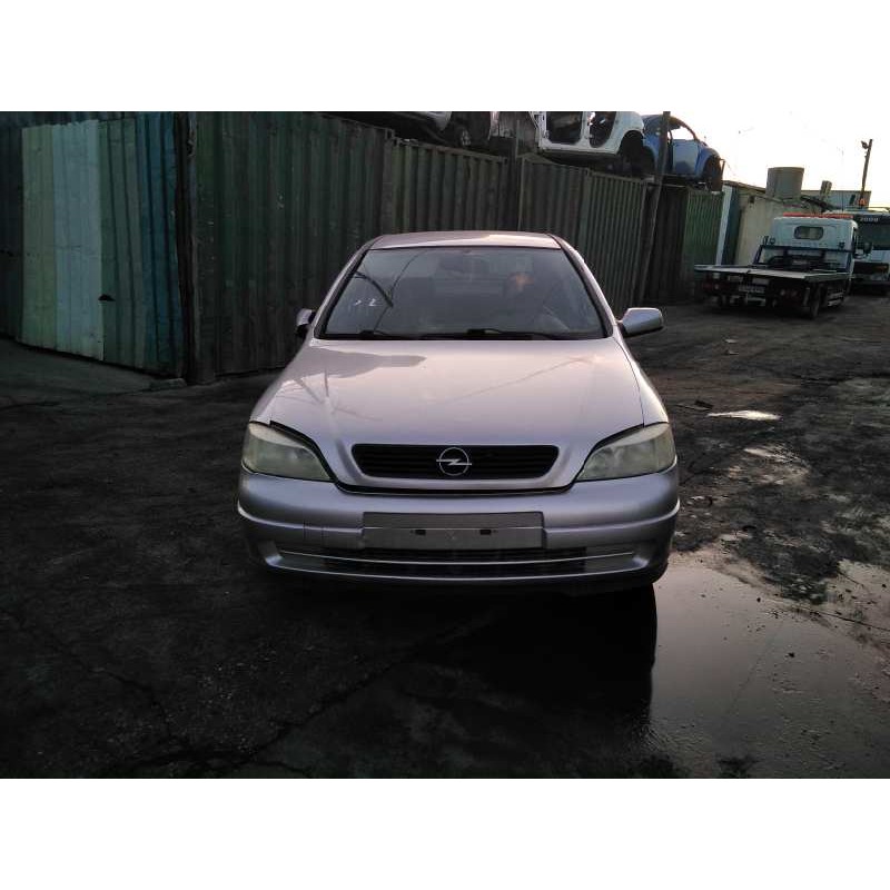 opel astra g berlina del año 2000