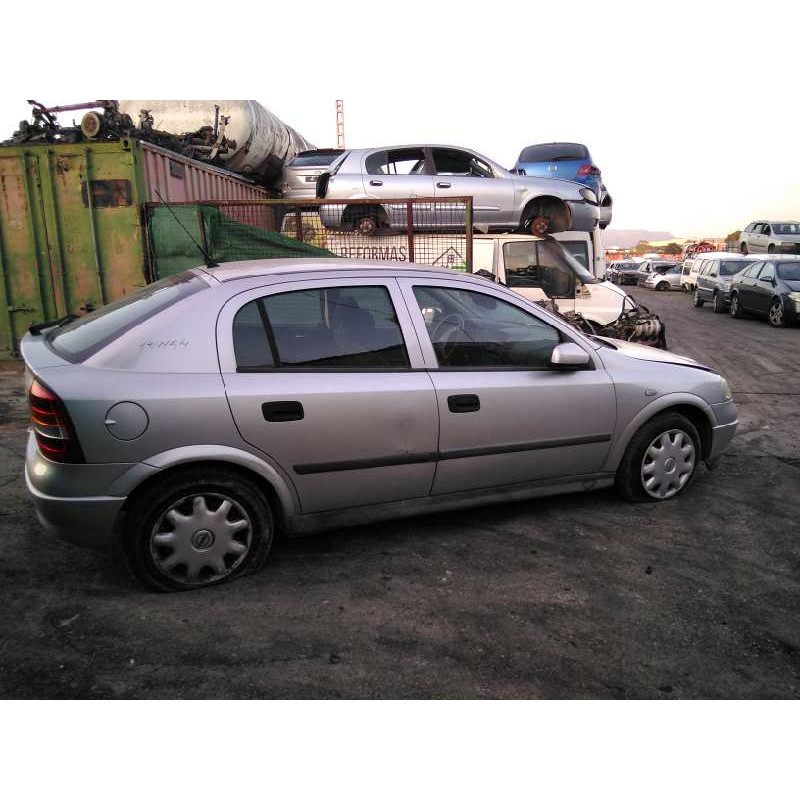 opel astra g berlina del año 2000