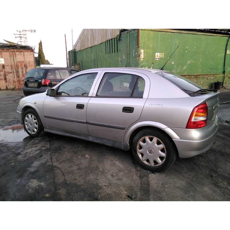 opel astra g berlina del año 2000