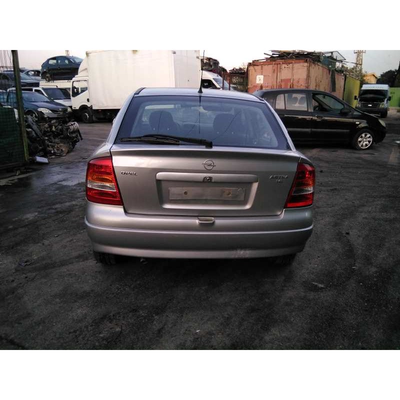 opel astra g berlina del año 2000