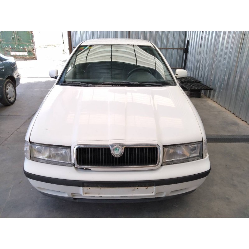 skoda octavia berlina (1u2) del año 2000