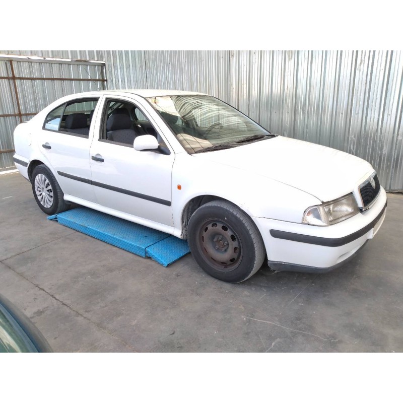 skoda octavia berlina (1u2) del año 2000