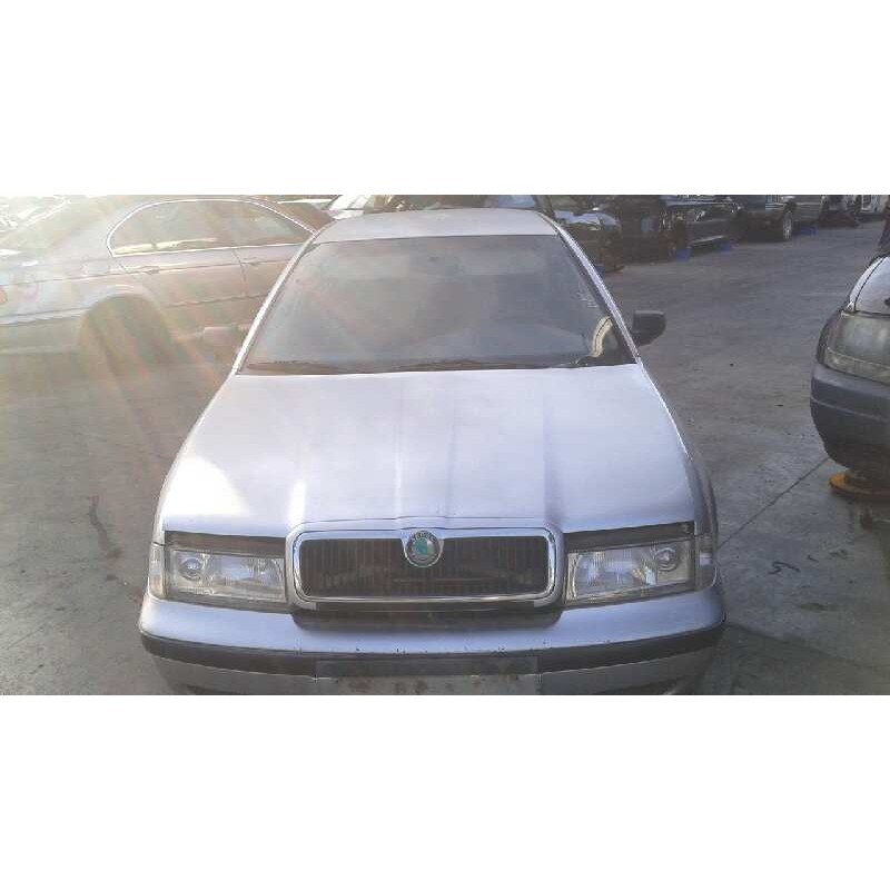 skoda octavia berlina (1u2) del año 1998