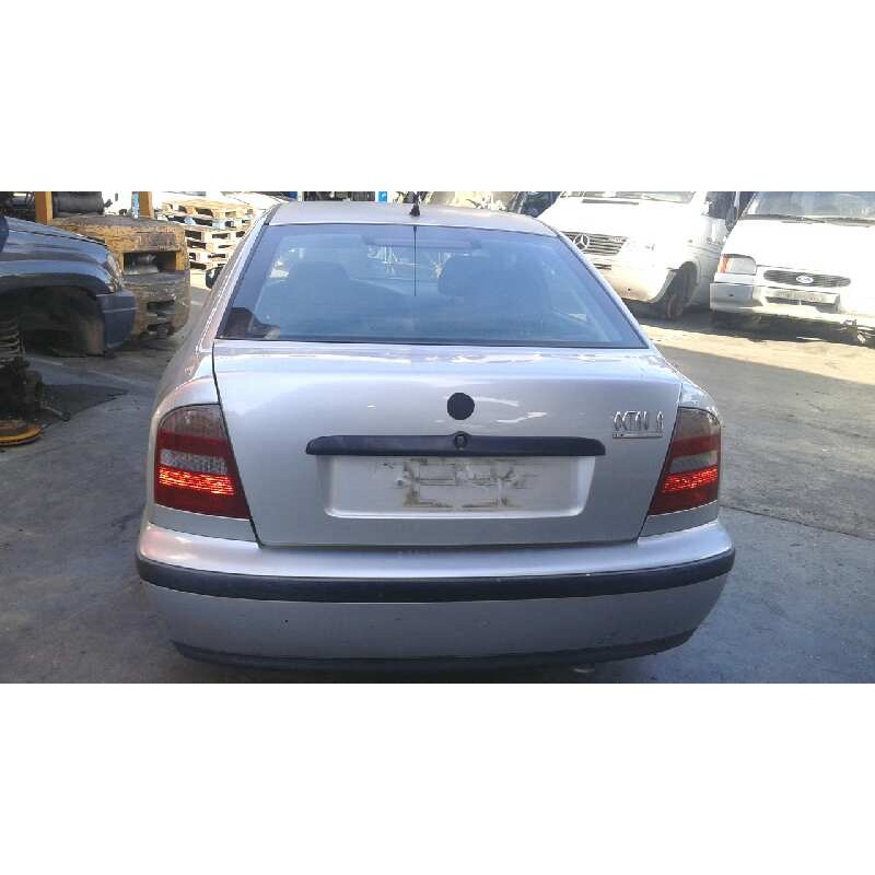 skoda octavia berlina (1u2) del año 1998