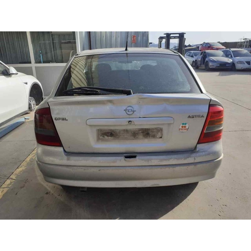 opel astra g berlina del año 2001