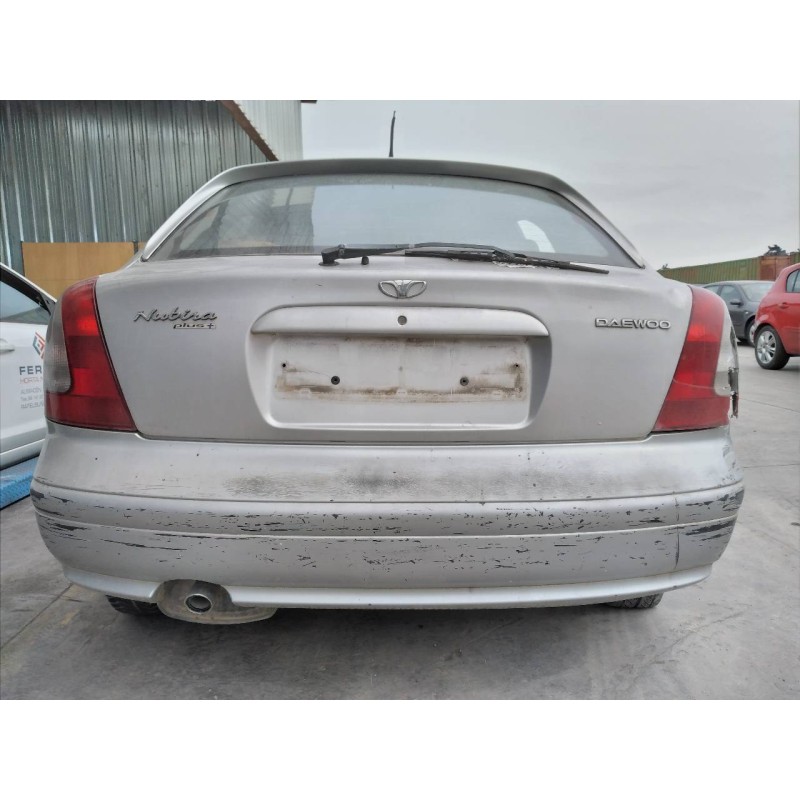 daewoo nubira berlina del año 2002