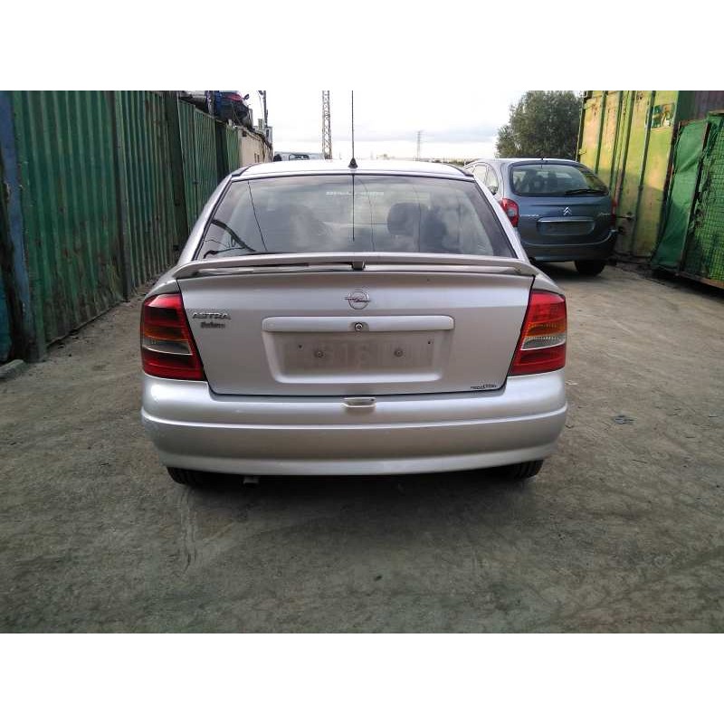 opel astra g berlina del año 2002