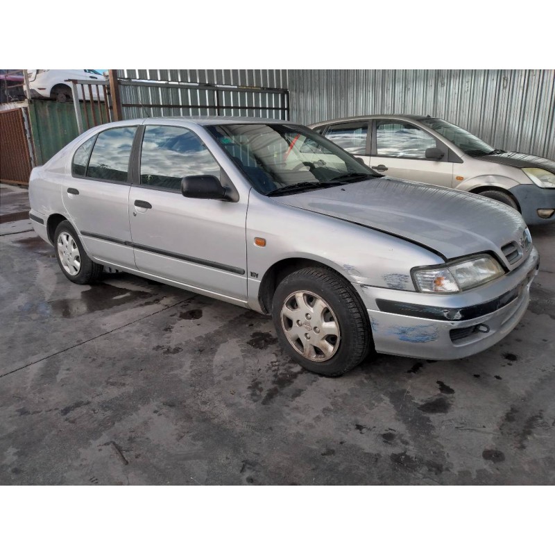 nissan primera berlina (p11) del año 1997