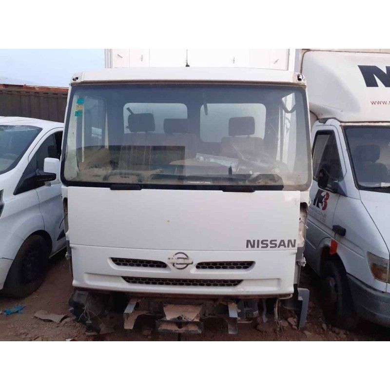 nissan atleon del año 2000
