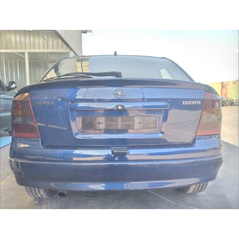 opel astra g berlina del año 2004