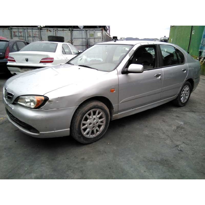 nissan primera berlina (p11) del año 2001