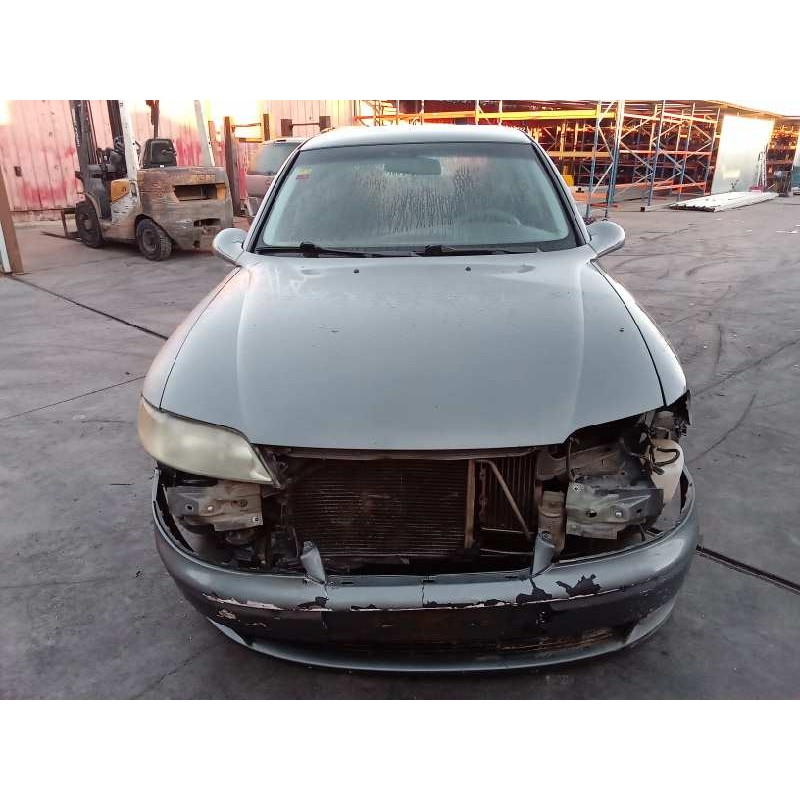 opel vectra b berlina del año 2000