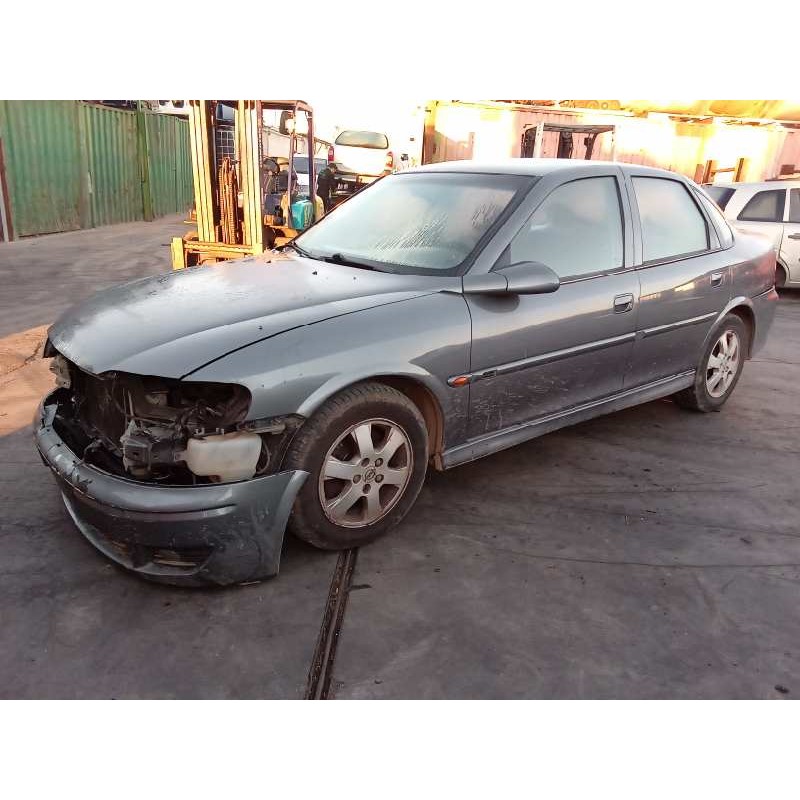 opel vectra b berlina del año 2000