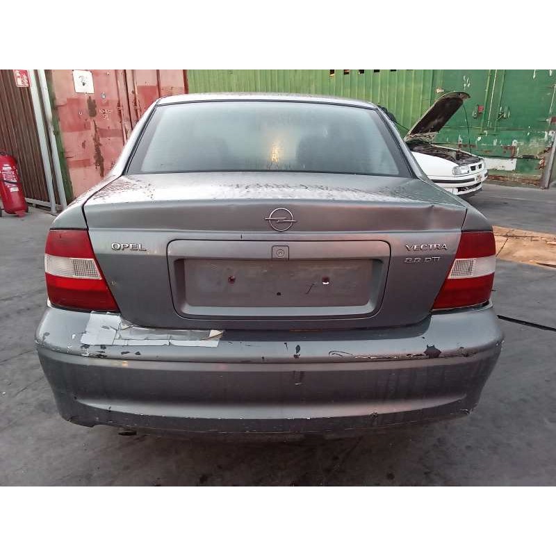 opel vectra b berlina del año 2000