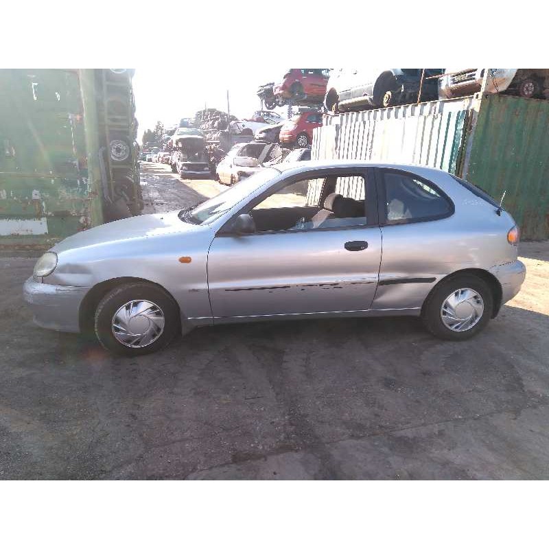 daewoo lanos del año 2001