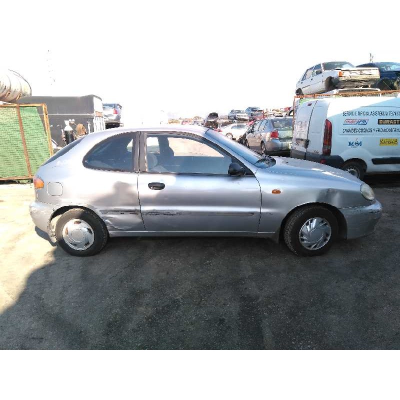 daewoo lanos del año 2001