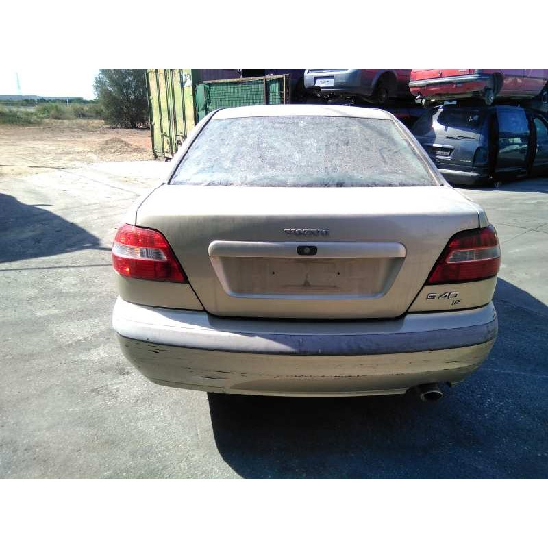 volvo s40 berlina del año 2001