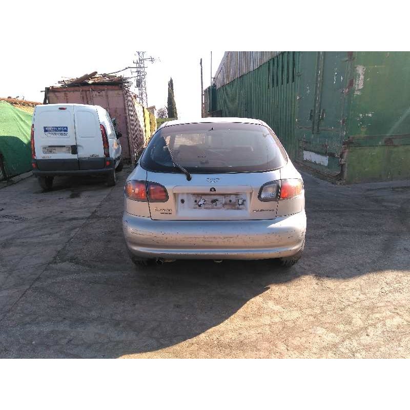 daewoo lanos del año 2001