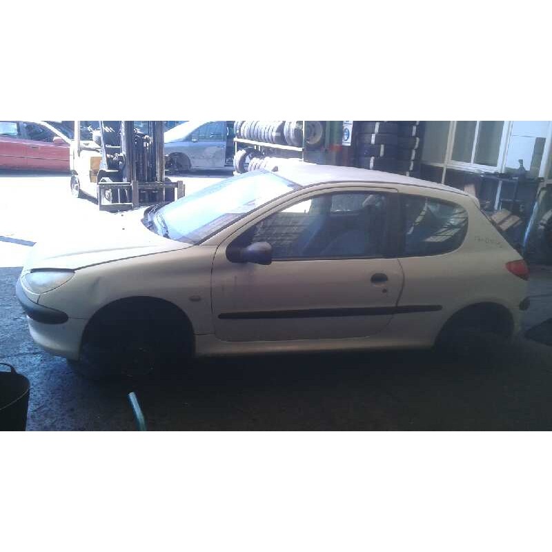 peugeot 206 berlina del año 2001