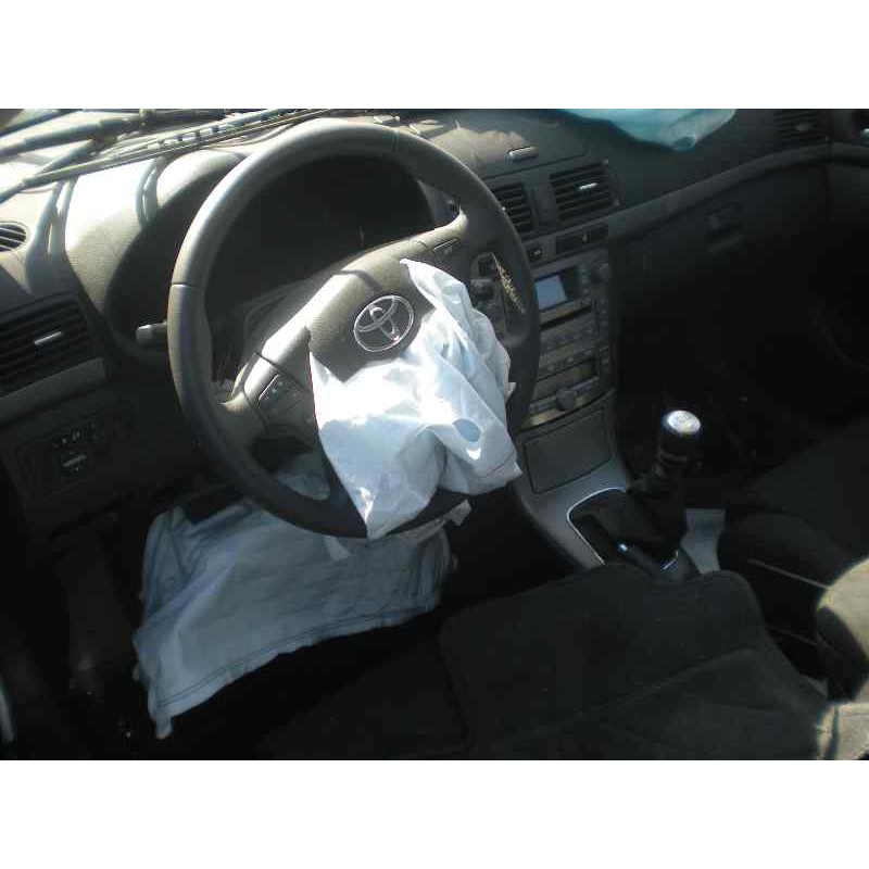 toyota avensis berlina (t25) del año 2008