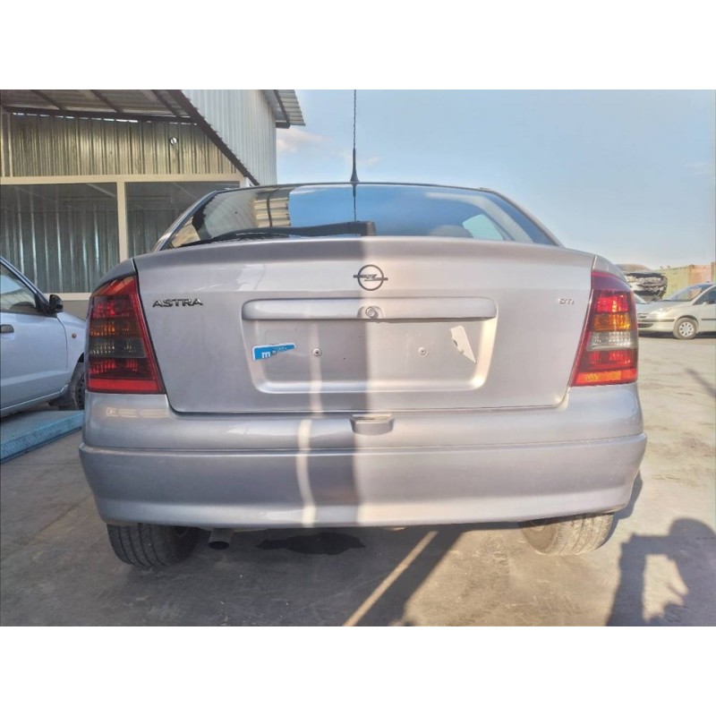 opel astra g berlina del año 2002