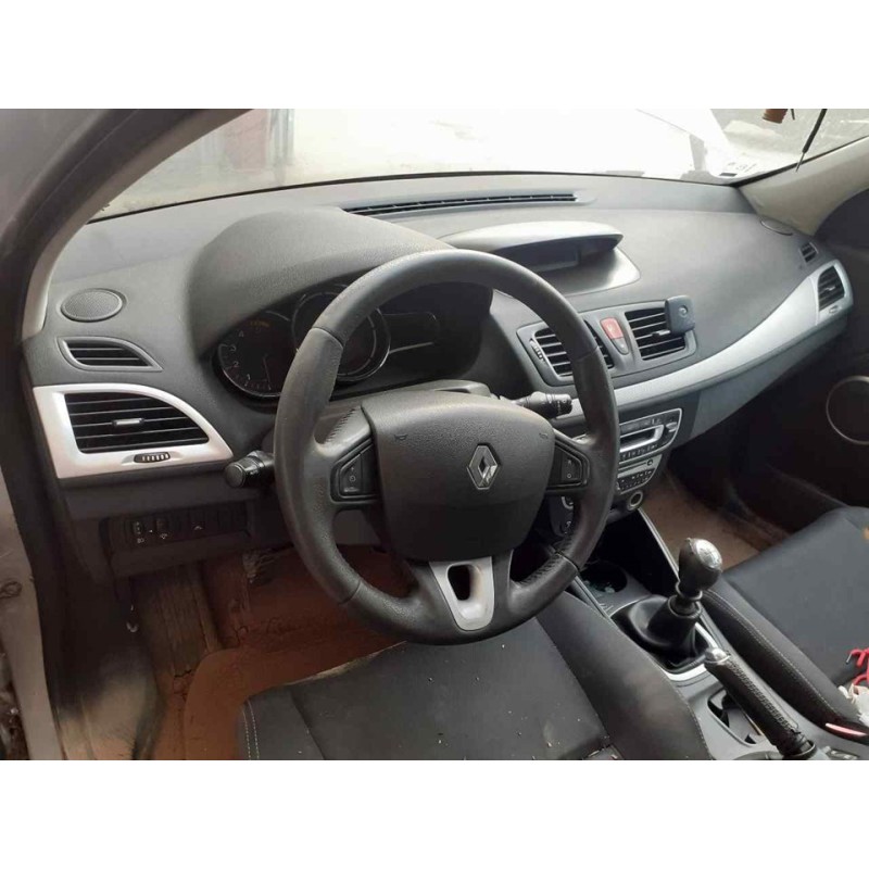 renault megane iii berlina 5 p del año 2010