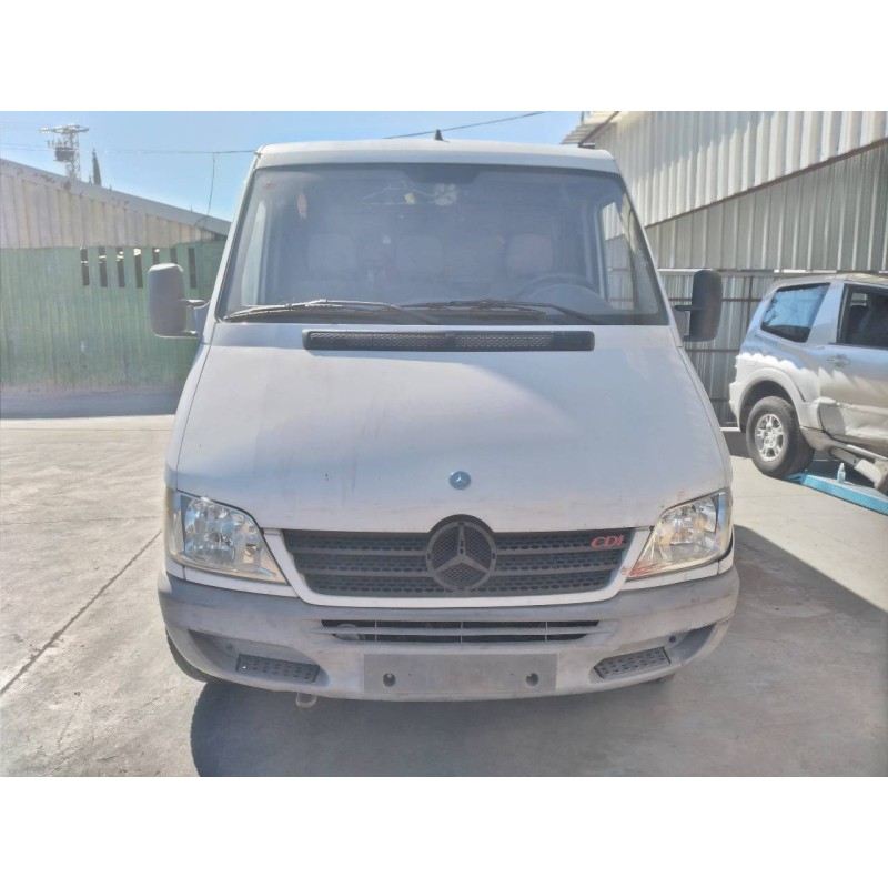 mercedes-benz sprinter 02.00  caja cerrada del año 2004