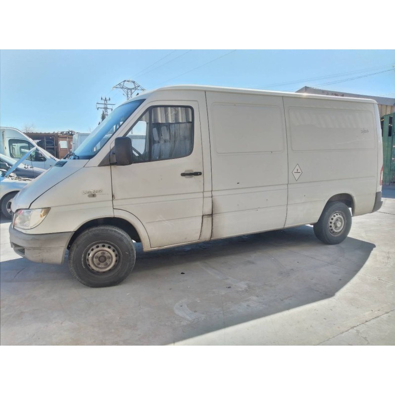 mercedes-benz sprinter 02.00  caja cerrada del año 2004