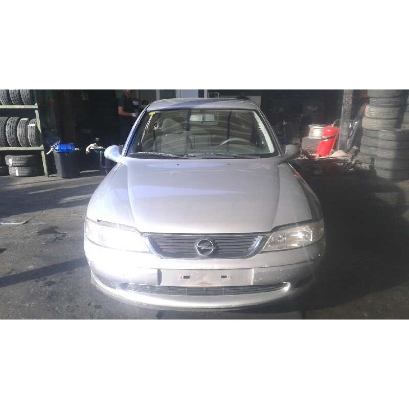 opel vectra b berlina del año 2000