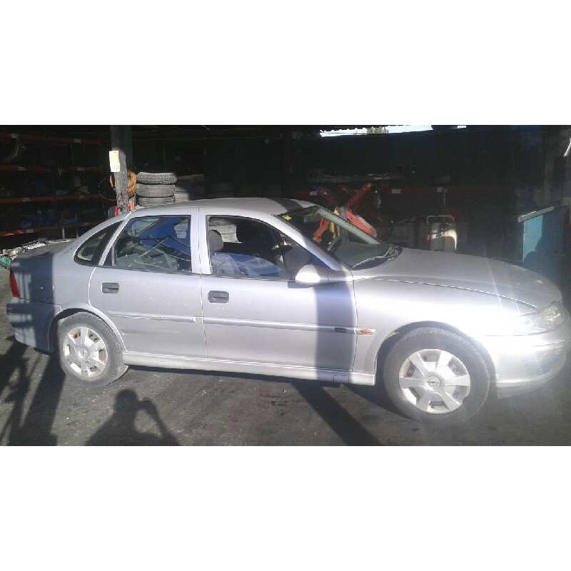 opel vectra b berlina del año 2000